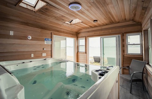 West Haven House | Beautiful Modern house By the Bay w out door Spa