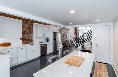 Civil Rights Historic District House | Beautiful Modern loft in downtown theatre district