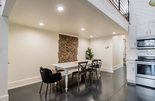 Civil Rights Historic District House | Beautiful Modern loft in downtown theatre district