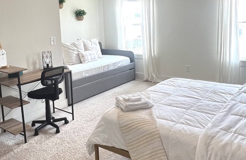 Auburn House | Beautiful Modern Townhouse in Auburn GA
