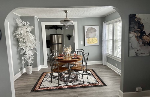 Muskegon House | Beautiful modern vacation home located in Muskegon a harbor of Lake Michigan.