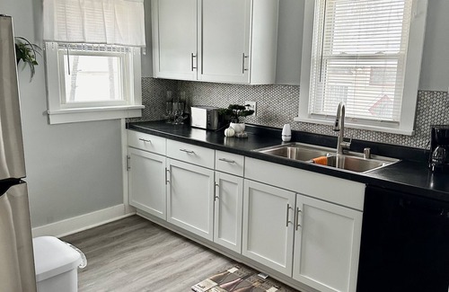 Muskegon House | Beautiful modern vacation home located in Muskegon a harbor of Lake Michigan.