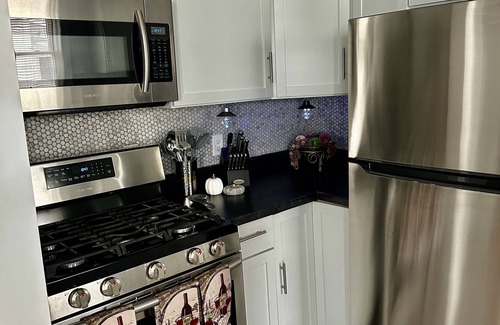 Muskegon House | Beautiful modern vacation home located in Muskegon a harbor of Lake Michigan.