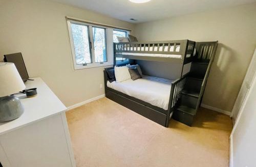 Wintergreen Apartment | Beautiful Mountain Getaway - Walk to Everything!