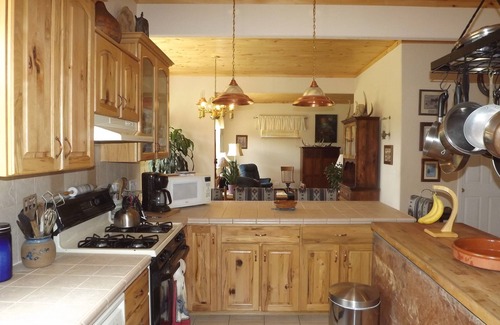 Montrose House | Beautiful Mountain Views on Loghill Mesa. Stay 7 nights, get 13 % discount. nn