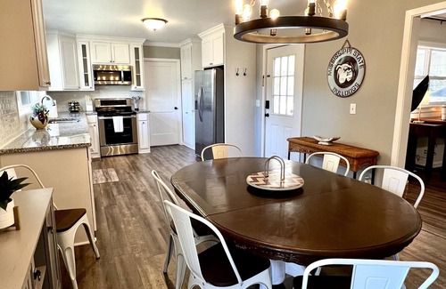 Starkville House | Beautiful neighborhood home! 2 miles from campus.