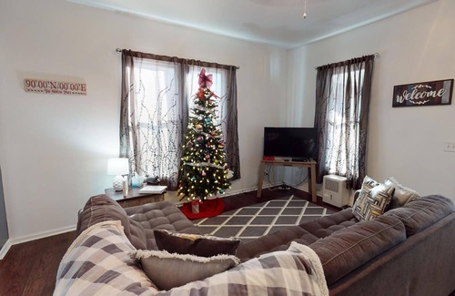 Nelsonville Cottage | Beautiful Nelsonville Cottage near Hocking Hills area, close to Historic Square