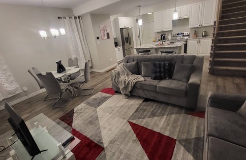 Corbyville House | Beautiful New 3-bedroom house in Belleville with WiFi and AC