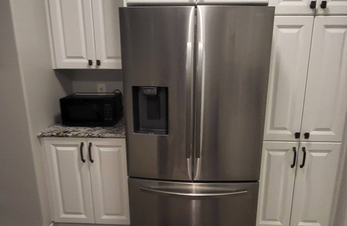 Corbyville House | Beautiful New 3-bedroom house in Belleville with WiFi and AC