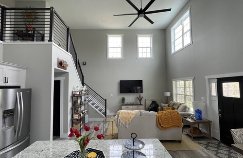 Russell Springs House | Beautiful NEW 4br 3 ba Barndaminium on Lake Cumberland