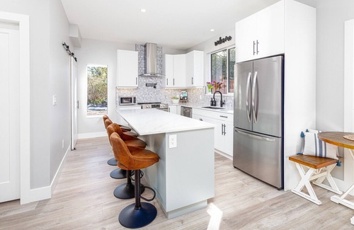 Sooke House | Beautiful new home, short stroll to the ocean.