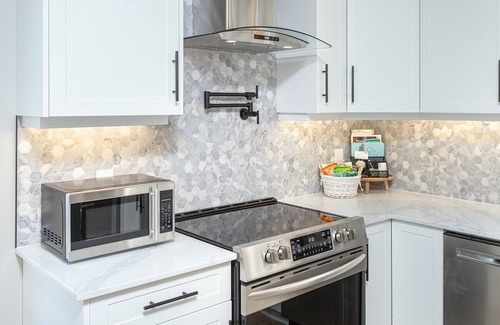 Sooke House | Beautiful new home, short stroll to the ocean.