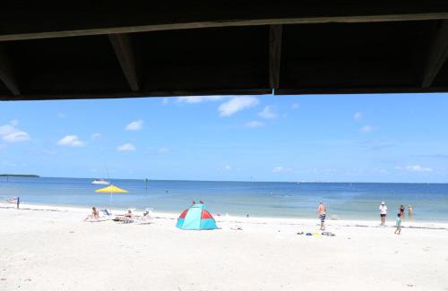 Ruskin House | Beautiful New Luxury Townhome with Private Beach and Swimming Pools