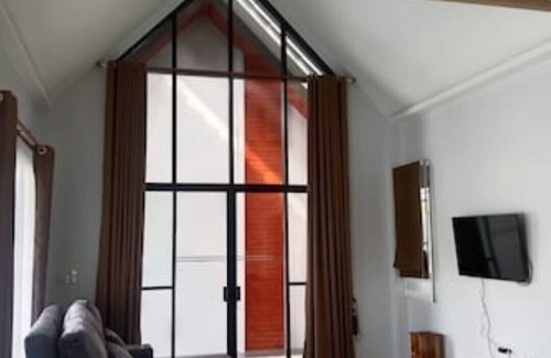 Cha-am Villa | Beautiful new villa by the beach with a pool