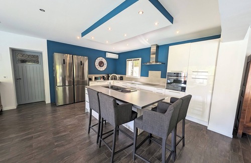 Beaucaire Villa | Beautiful new villa in a quiet area at the base of a pine forest