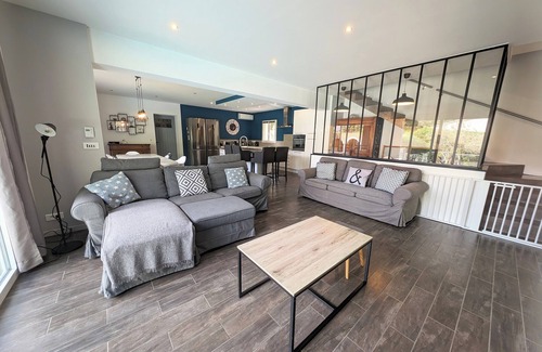 Beaucaire Villa | Beautiful new villa in a quiet area at the base of a pine forest
