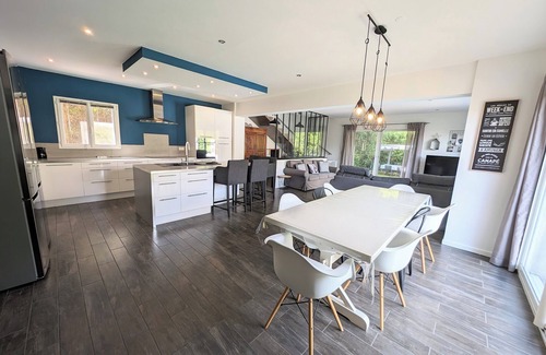 Beaucaire Villa | Beautiful new villa in a quiet area at the base of a pine forest