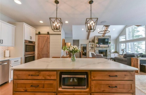 Brainerd House | Beautiful NEW waterfront lake home on Gull Lake Chain - Round Lake