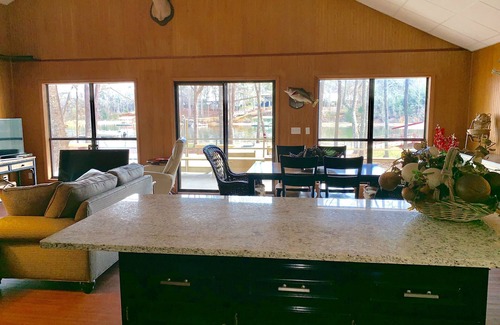 Abbeville House | Beautiful, Newly Renovated LakeFront Home-Pet Friendly