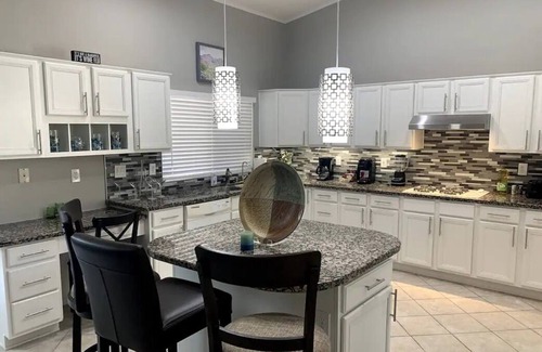 Arrowhead Lakes House | Beautiful Newly Renovated 5-Bedroom Home with Pool