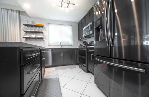 Seven Mile Beach Condo | Beautiful! Newly Renovated Luxury Ground Floor Condo Seven Mile Beach