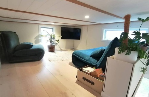 Lake Hawea Apartment | Beautiful not-so-tiny home in Hawea near the lake