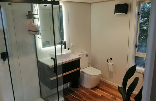 Lake Hawea Apartment | Beautiful not-so-tiny home in Hawea near the lake