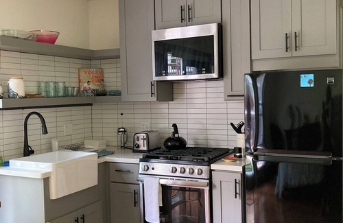 Glenview Apartment | Beautiful Oakland Hills Studio Apartment