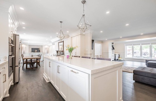 Kingsview Village House | Beautiful Oasis In the city with Heated Pool
