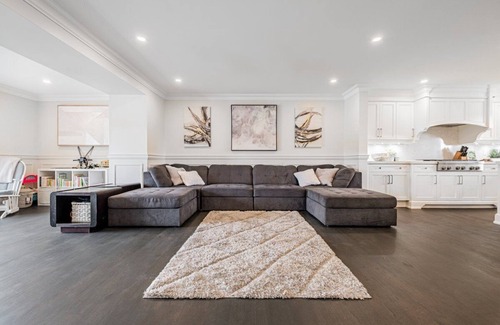 Kingsview Village House | Beautiful Oasis In the city with Heated Pool