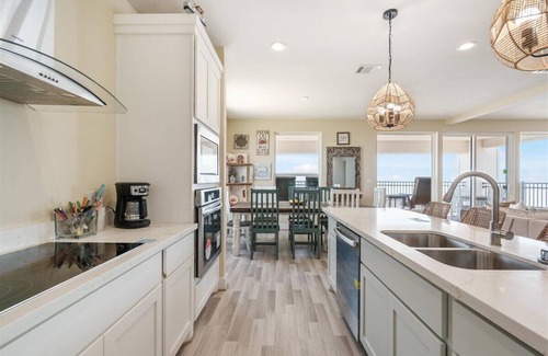 Francitas House | Beautiful Oasis on the Bay! Gorgeous Views, Great Fishing and Pool Access!