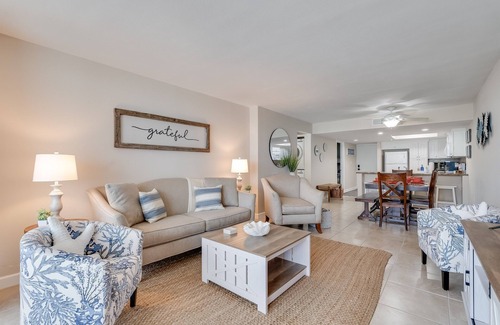 Holiday Beach Condo | Beautiful Oceanfront Views! Includes Local Attraction Tickets!