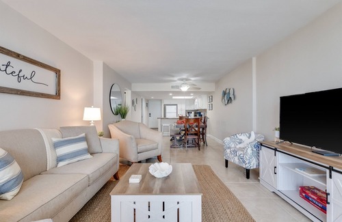 Holiday Beach Condo | Beautiful Oceanfront Views! Includes Local Attraction Tickets!