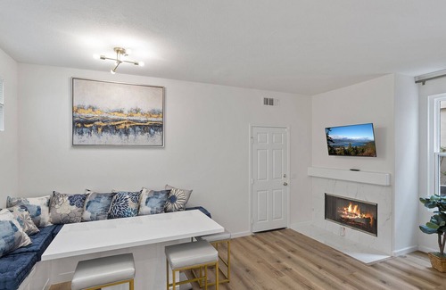 Huntington Beach House | Beautiful ocean view home w/jacuzzi, AC, bikes.