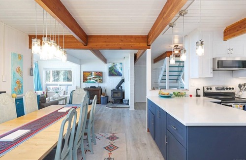 Quadra Island House | Beautiful Ocean-front home on beach in Quadra Island