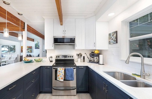 Quadra Island House | Beautiful Ocean-front home on beach in Quadra Island