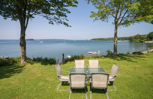 Mid-Coast and Islands House | Beautiful ocean views and spectacular sunsets at this modern beachfront home