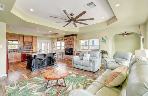 Rockport House | Beautiful oceanfront home with dock, central AC, & washer/dryer
