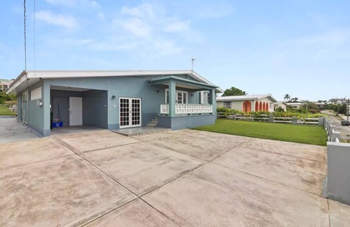 Newton Terrace House | Beautiful Oistins Home away from Home|Mins Drive from Beach