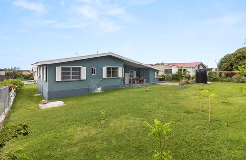 Newton Terrace House | Beautiful Oistins Home away from Home|Mins Drive from Beach