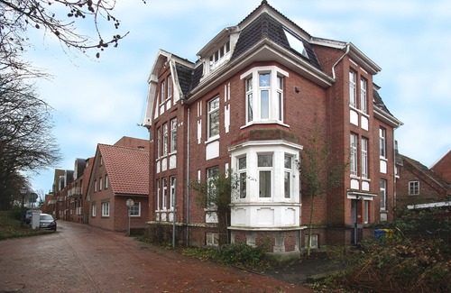 Emden Apartment | Beautiful old building apartment directly on the lock! Near city center