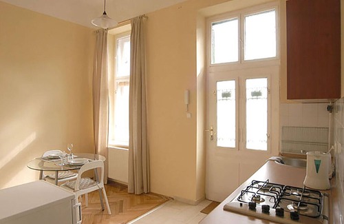 Belso-Ferencvaros Apartment | Beautiful one bed next to Danube in charming Budapest