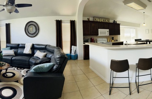 Corinth House | Beautiful one story home located in Corinth, TX with easy access to I-35 and DFW