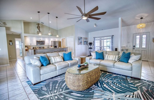 Englewood East House | Beautiful Open Concept Pool House With Lanai and Private Fenced In Yard