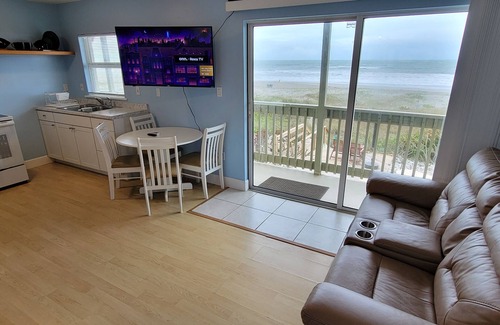 Cocoa Beach Condo | Beautiful Panoramic Views downtown with private beach access