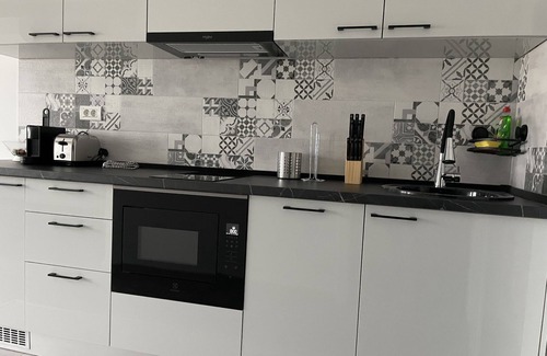 Militari Condo | Beautiful Penthouse Lakeview W18