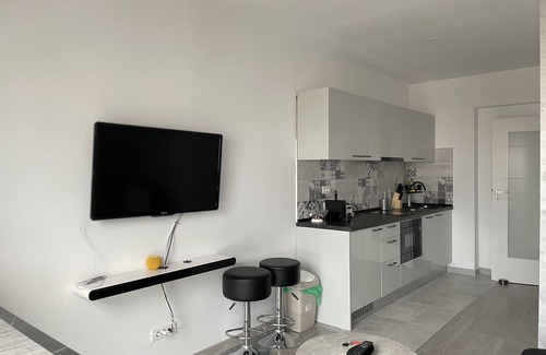 Militari Condo | Beautiful Penthouse Lakeview W18