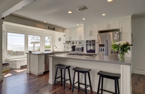 Gibsons House | Beautiful pet friendly Beach House: Inquire for monthly rental rate