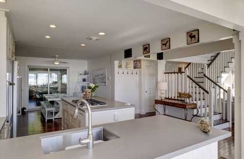 Gibsons House | Beautiful pet friendly Beach House: Inquire for monthly rental rate