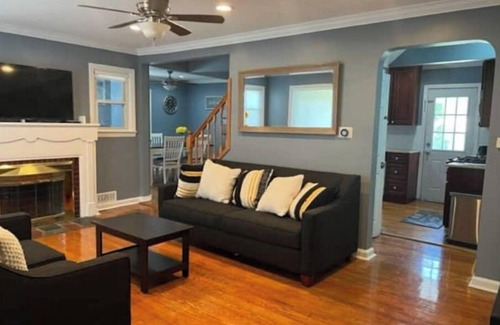 Teaneck House | Beautiful place minutes away to New York City .